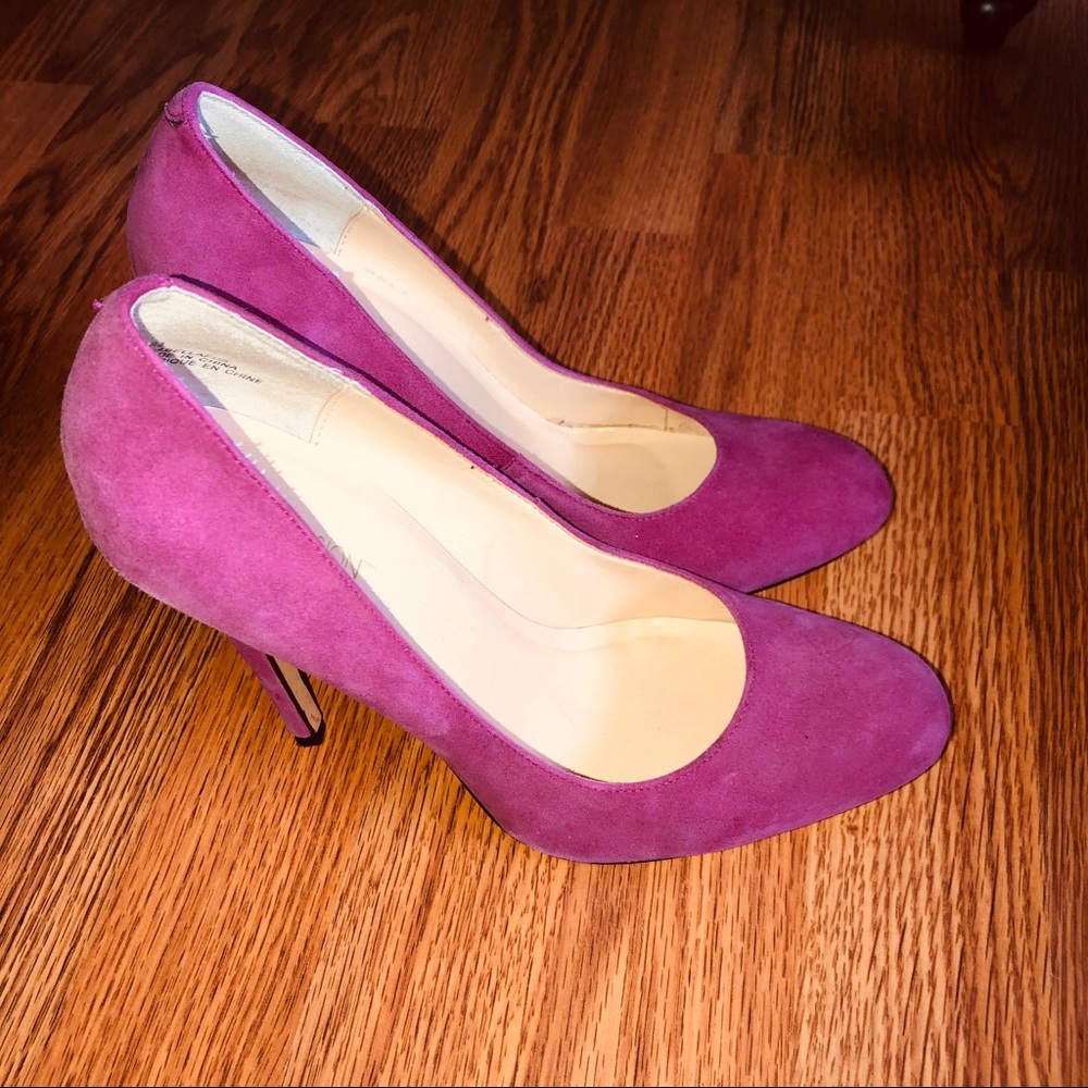 Expressions Pink suede pumps
